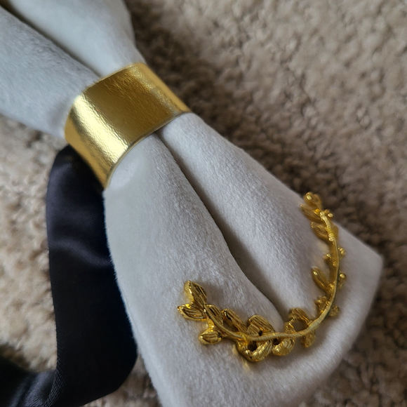 Men’s Ausukler Pre-Tied Velvet Bow Tie – Milky White with Gold Decoration – NIB - Picture 7 of 11